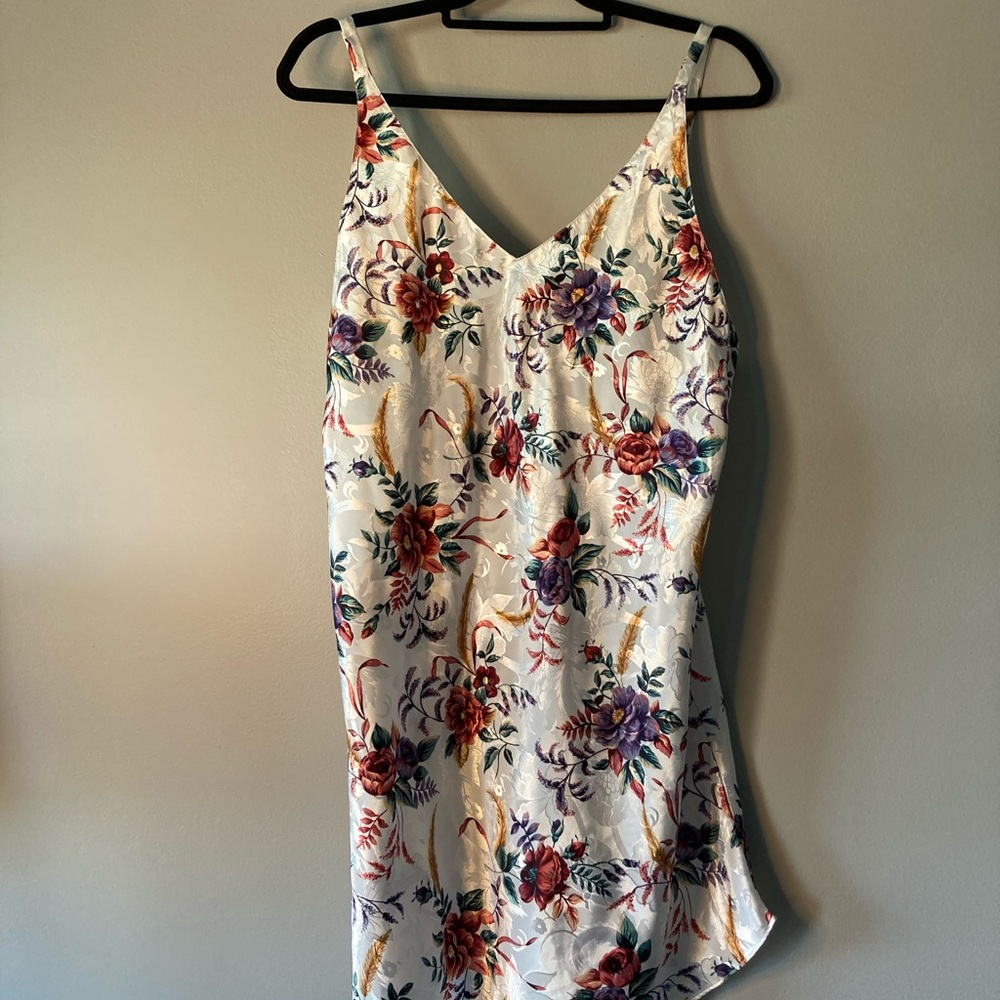 Kathryn Floral Satin Sexy Slip Dress Nightgown.
Beautiful and very sexy!